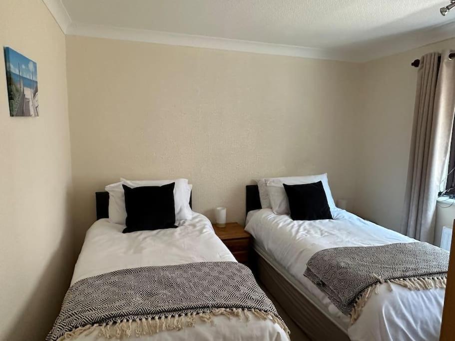 Offa'S Lodge Family Home Quiet Area With Sea Views برستاتين المظهر الخارجي الصورة